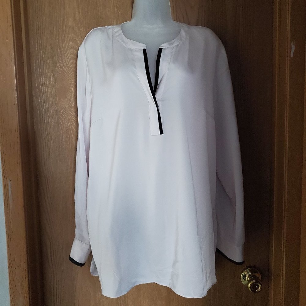 Sioni Long Sleeve Vneck Blouse